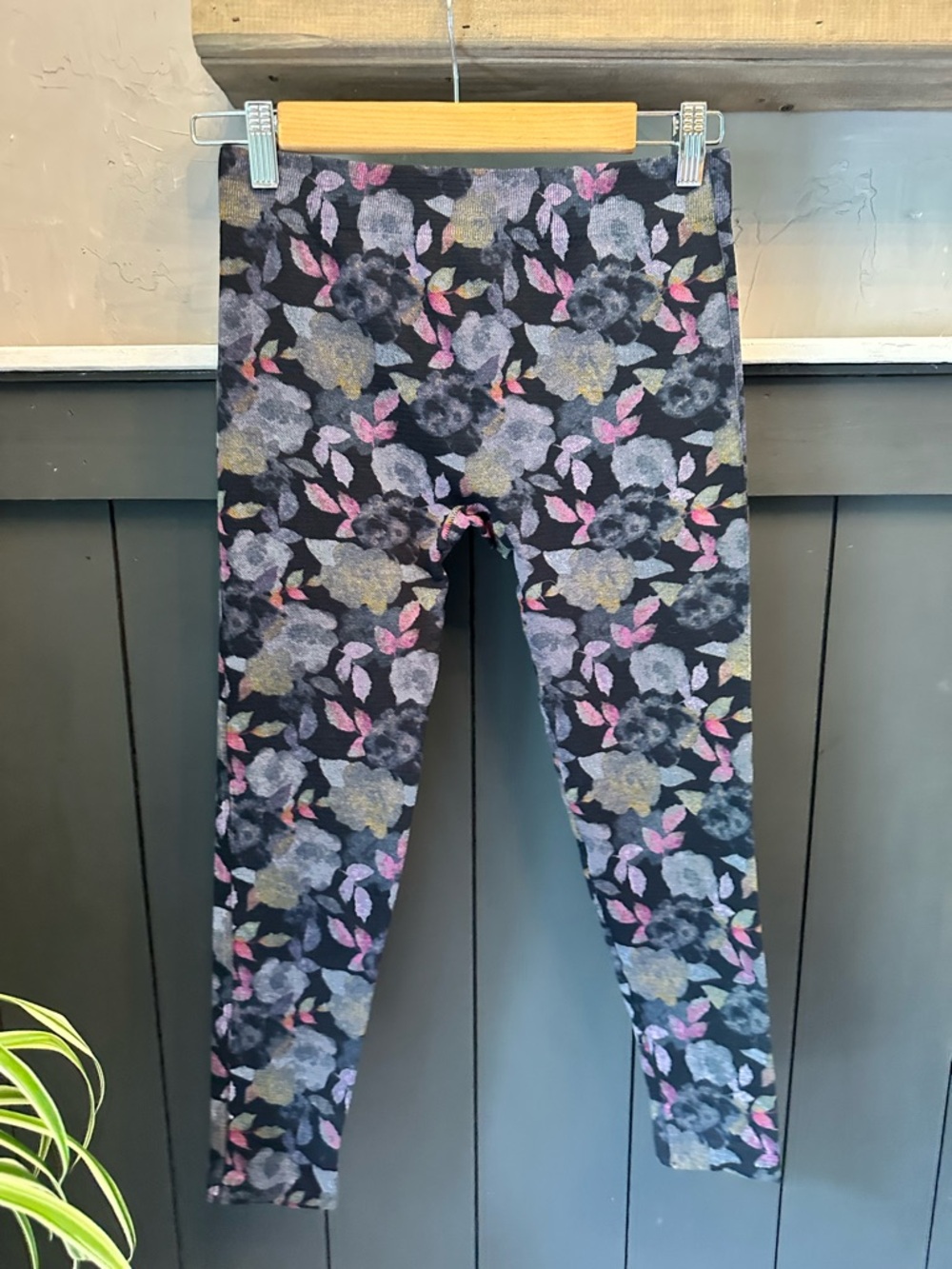 Floral Print Twill Seamless Leggings Black with Pink & Gray Flowers sz XL